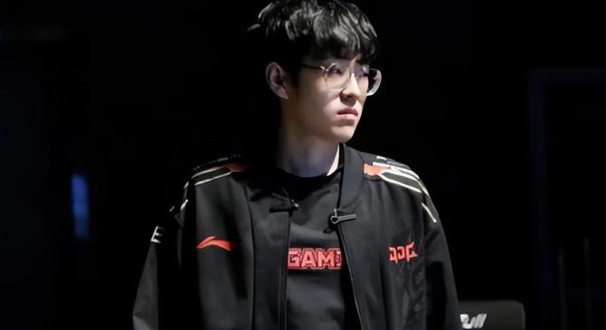 开云平台网站 -包含Scout连续二十场比赛得分超过锐不可当,公牛不断突破!的词条