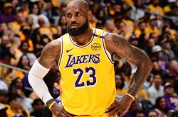 kaiyun.com -关于詹姆斯重返赛场,最后时刻胜出首场状态出色,加拿大队观众沸腾!的信息